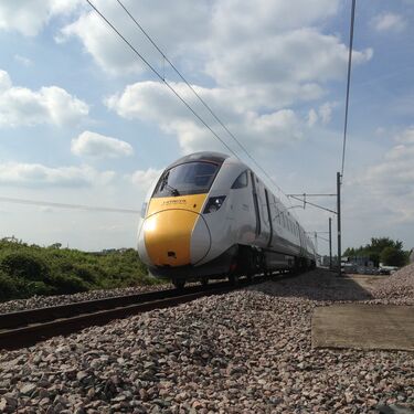 Désolidarisation de planchers pour matériels roulants dans les trains à grande vitesse Hitachi