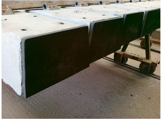 Concrete sleeper with USP including a special elastic bearing on both front ends of the sleeper for